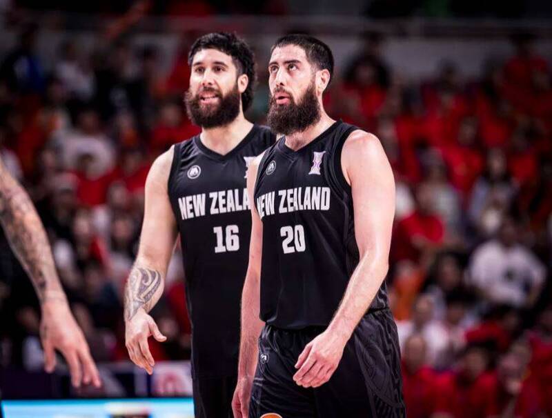 亞洲盃》中國男籃相隔10年闖決賽 吞敗的紐西蘭教頭指關鍵是籃板