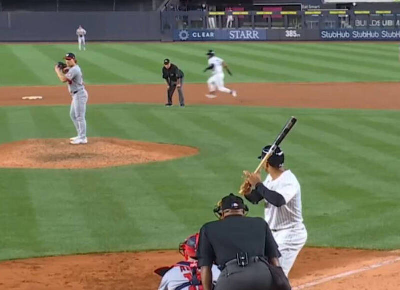 MLB》對方投球前就盜上二壘！洋基快腿卡巴耶羅超狂盜壘讓教頭盛讚