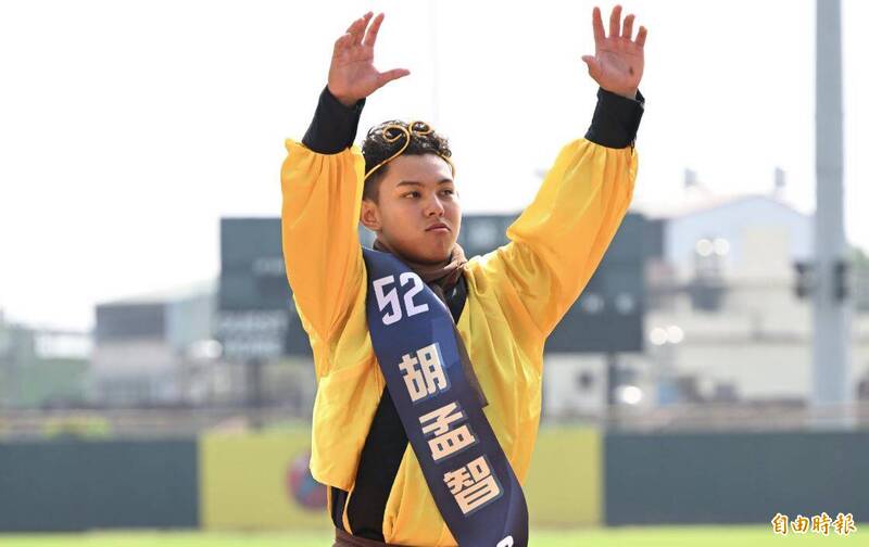 中職》史上最迷你！兄弟161公分「小巨人」本季首度雙安 余謙暌違74天登板