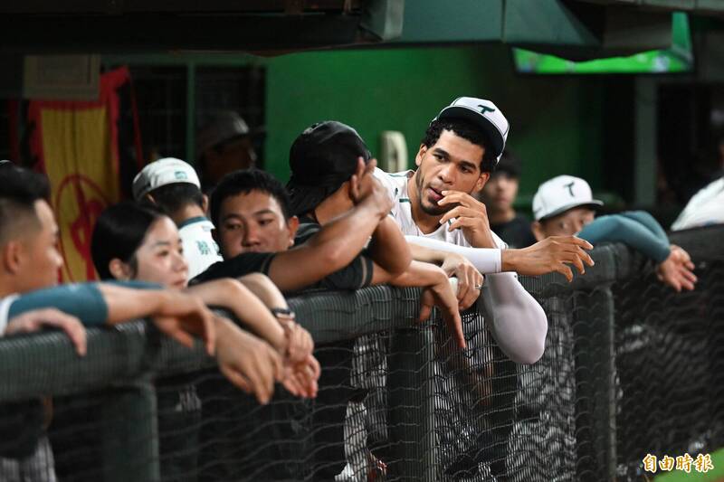 [閒聊] 打擊練習仍感不適 魔鷹失望怒吼