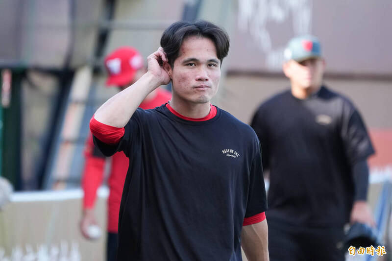 中職》岳東華有個美技動作 李凱威讚嘆：我做不來