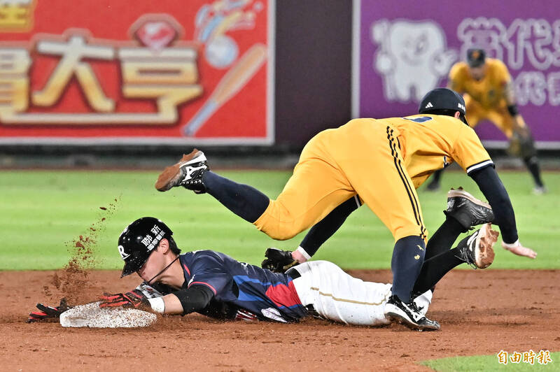 中職》1個吊球改變戰局 平野惠一狂讚兄弟菜鳥陳統恩（影音）