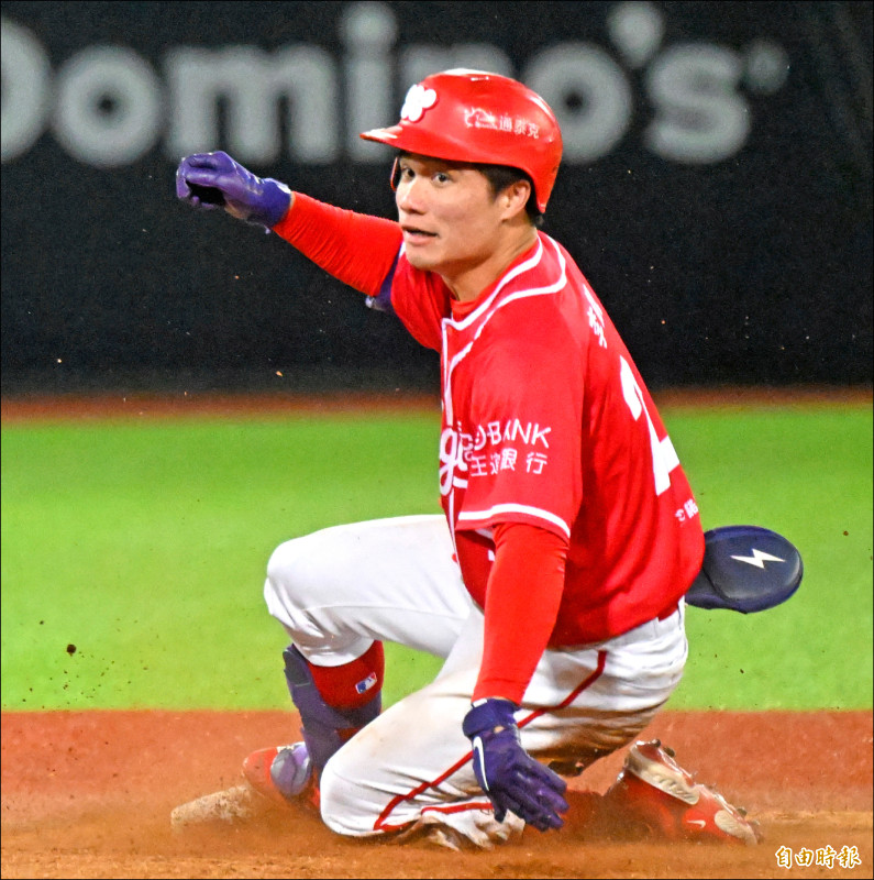 能打能跑 低調人李凱威雙獎入袋