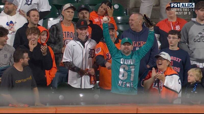 MLB季後賽》命運一擊！接獲全壘打王羅里61轟 水手球迷秒換衣超有梗