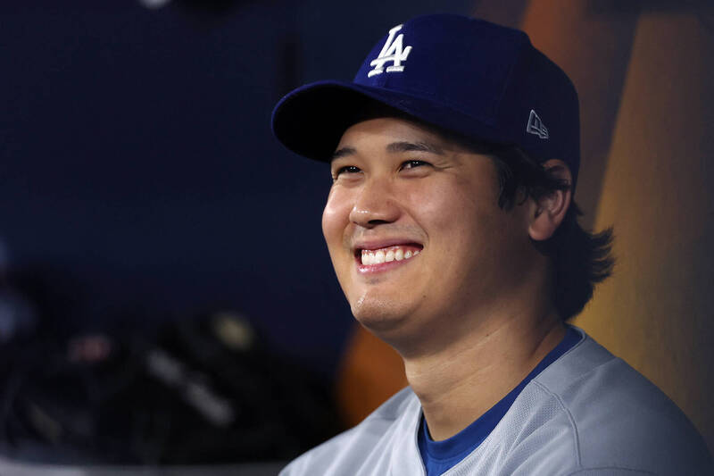 世界大賽》大谷翔平賽前就遭藍鳥球迷噓聲伺候 仍面露微笑出場