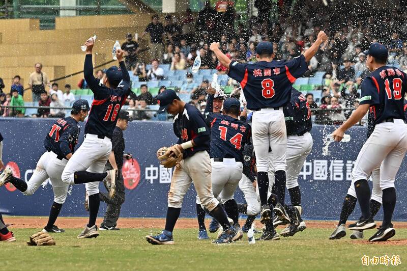 黑豹旗》吳丞顥、伍識均合力壓制 平鎮高中奪隊史第8冠！