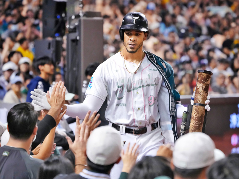 台鋼與魔鷹未來式 談約關鍵在小孩