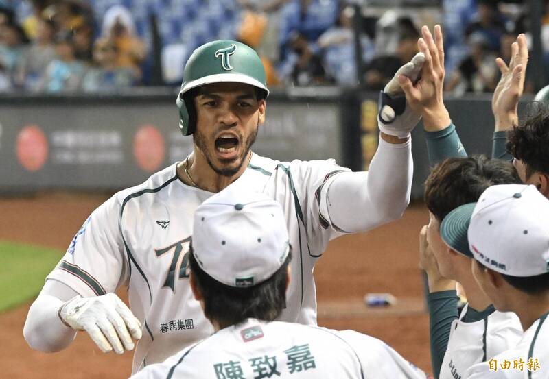 中職》大哥留住了！台鋼宣布和魔鷹完成續約