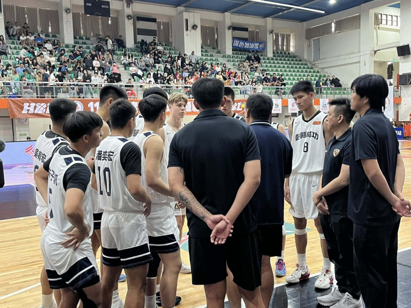 彰化成功高中第一次闖入HBL前8強 芬蘭外籍生超吸睛