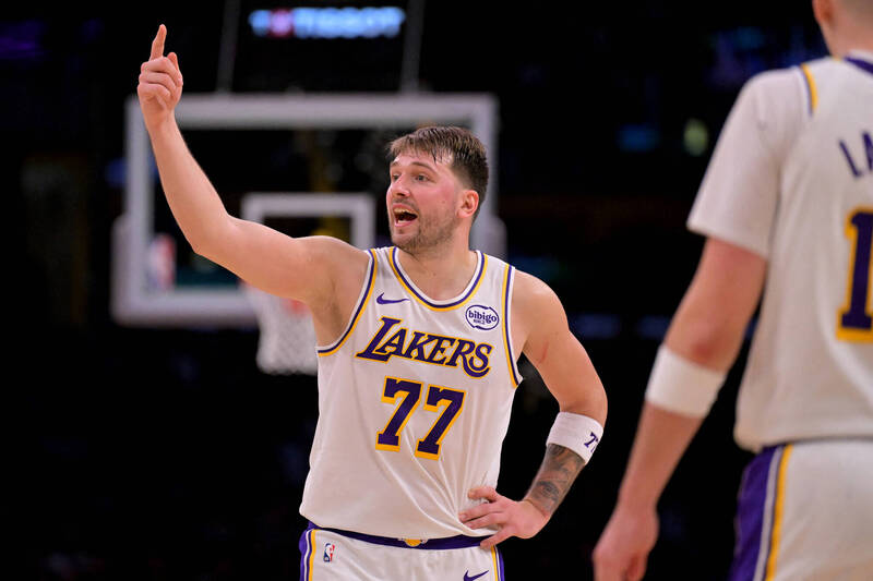 NBA》終結3連敗！湖人24分差打爆國王 東契奇點出關鍵改變