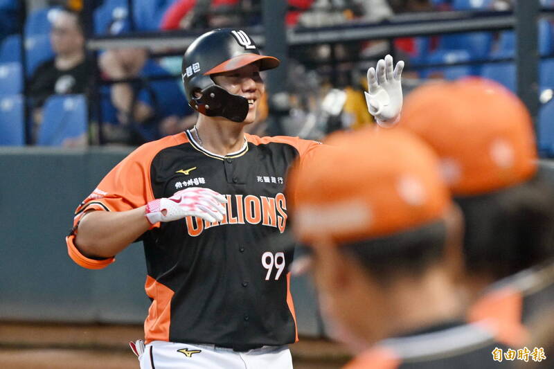 棒球》神全無人能擋！林益全開季連6場敲安 「六割男」稱霸CPB打擊榜
