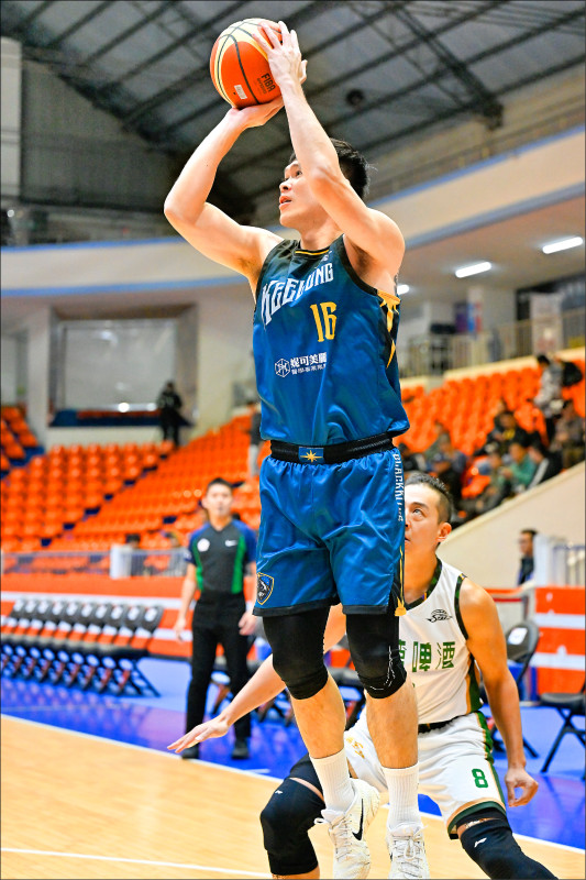 敵人貼在場上 職籃工會疾呼該管管了