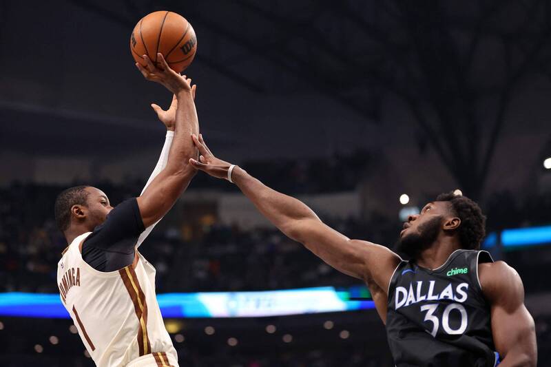 NBA》超高效率！不到10分鐘正負值+18 美媒透露勇士庫明加傷情