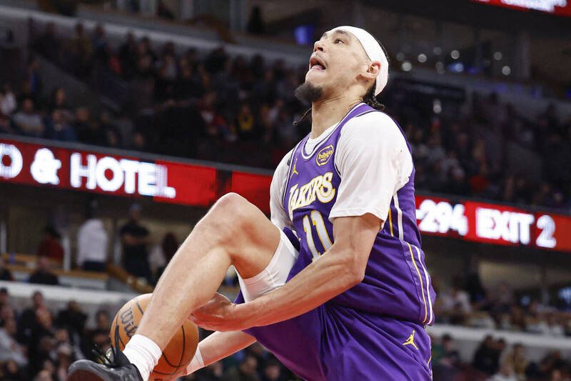 NBA明星賽》胯下換手暴扣嚇壞東契奇！湖人「跳跳人」參戰灌籃大賽