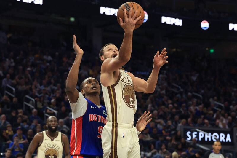 NBA》勇士倒了巴特勒後！柯瑞檢查出患有「跑者膝」 下場出賽未定