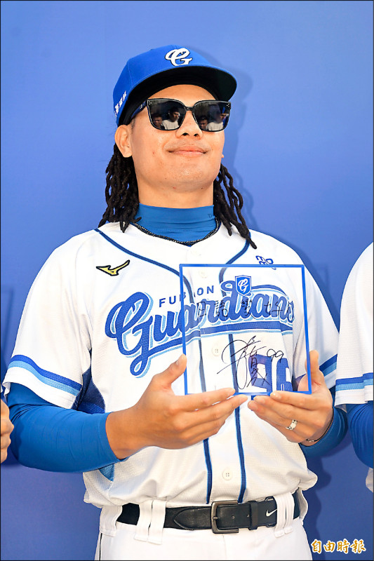 集訓角落生物 張育成加碼練游擊