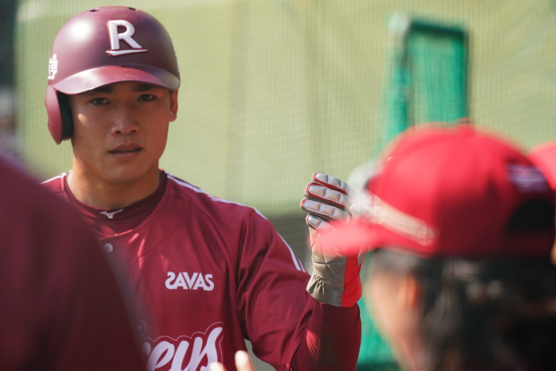 台日交流賽》生日快樂！鍾玉成「走」回超前分 樂天應援團為他慶生