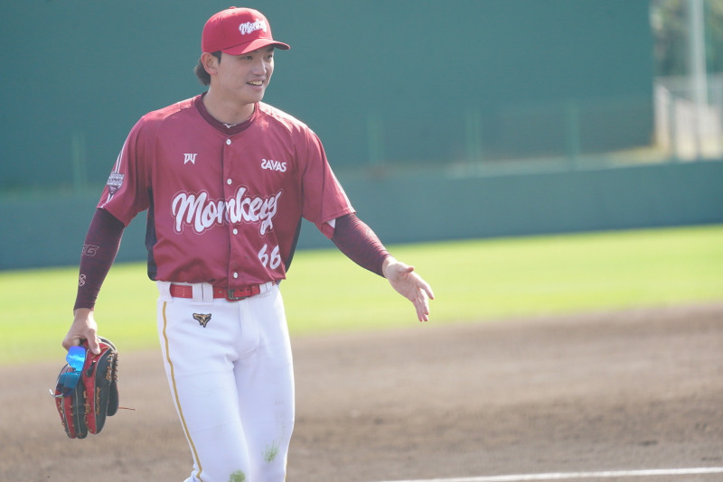 台日交流賽》4度上壘+美技守備！ 何品室融：季後賽經驗幫助大