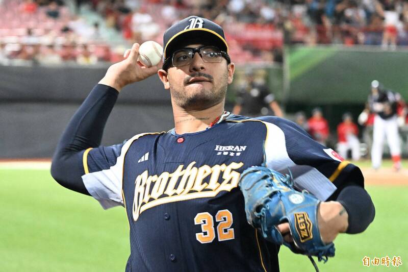 台日交流賽》兄弟史上第1人！ 王牌投手猛飆火球宰制軟銀