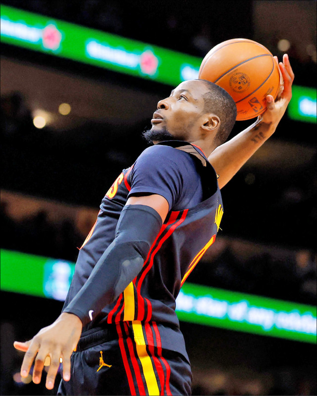 老鷹庫明加初試啼聲 24分鐘得27分