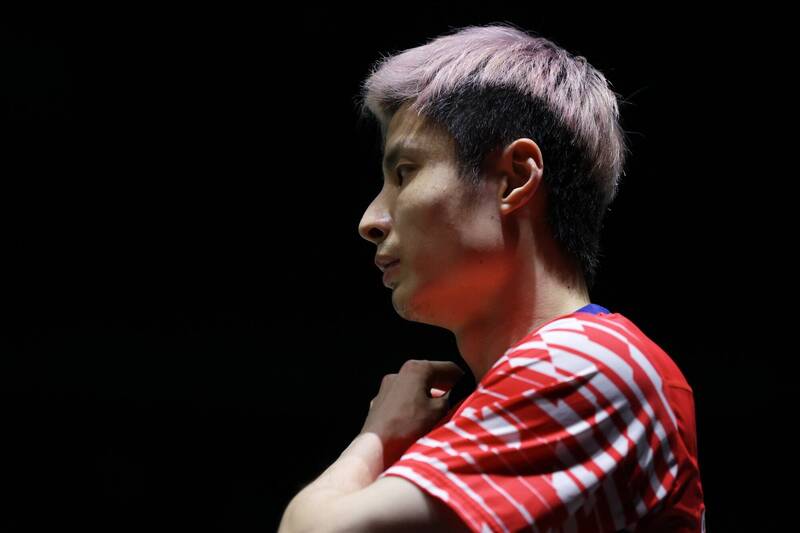 全英賽》尋求衛冕失敗！世界球王石宇奇首輪苦戰79分鐘已打包