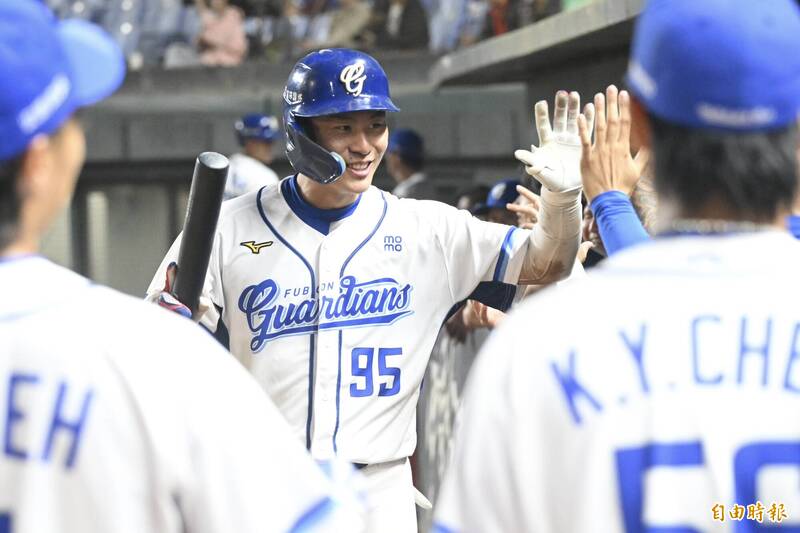 中職》戴培峰2分砲逆轉！富邦悍將熱身賽7連不敗、仍居龍頭