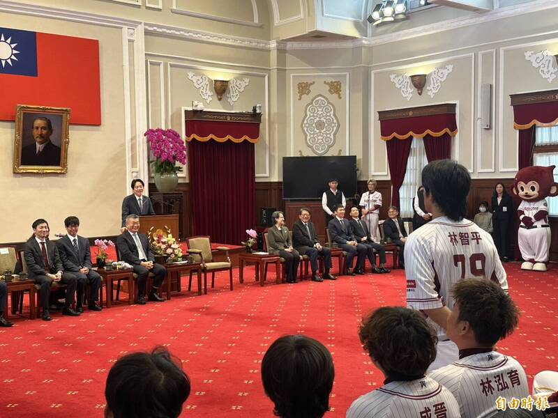 中職》獅迷總統賴清德 幽默致敬林智平：我不太爽你知道嗎