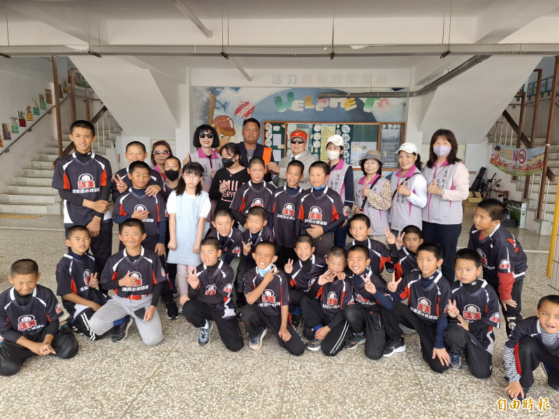 棒球》講美少棒離島內戰 勇奪嘉義桃城盃冠軍