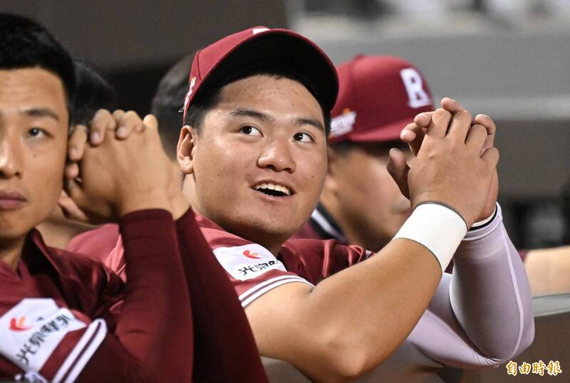 中職》樂天潛力重砲移防外野  原來傳球遇上麻煩