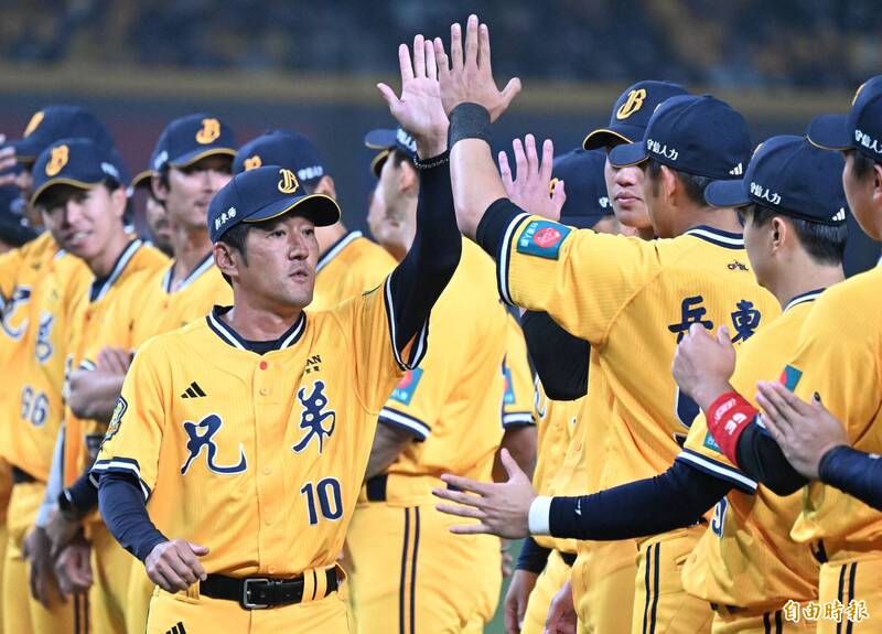 中職》開幕戰戲劇性輸球！兄弟慘寫隊史首見紀錄