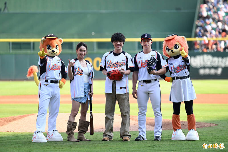 中職》盧廣仲亞太首戰開球 狂讚陳傑憲像電影明星