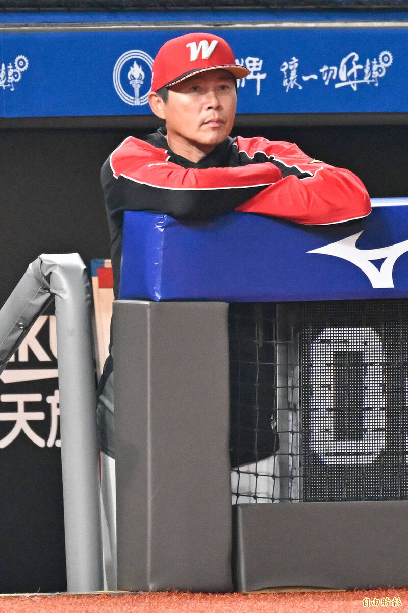 中職》大巨蛋燈光「離奇全滅」  嚇到葉總了！