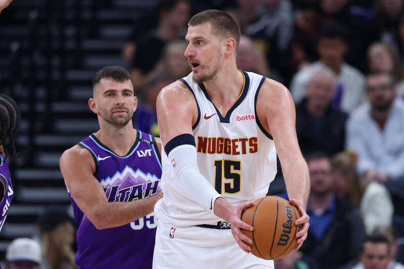 NBA》史上稀有！金塊神獸「小丑」確定場均大三元 比肩魏少傳奇紀錄