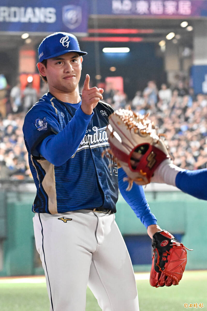 中職》張奕再扮「勝投怪盜」 出賽2場拿2勝暫居勝投王