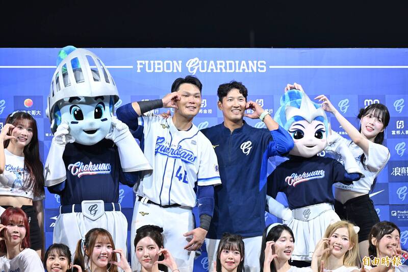 中職》范國宸履行承諾 拿MVP送林哲瑄引退