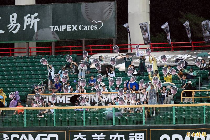 中職》逾5000高雄球迷進場堅定力挺 台鋼和統一因雨裁定1:1言和