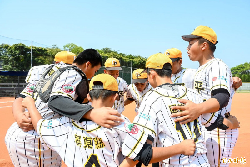 扛下屏南棒球火炬 恆春鄉親為大平少棒奪亞慶功
