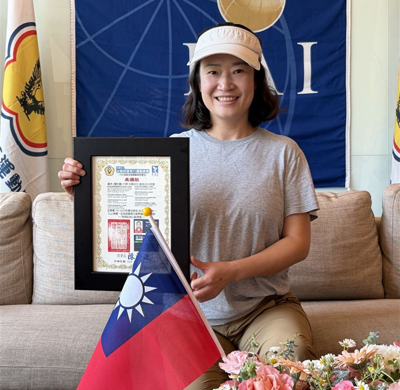 台灣飛行運動傳捷報 黃芳勇奪飛行傘定點積分「世界冠軍」