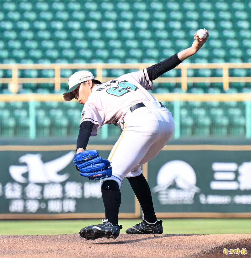 中職》「愛老虎打線」力挺！  黃子鵬在家鄉拿下加盟雄鷹首勝