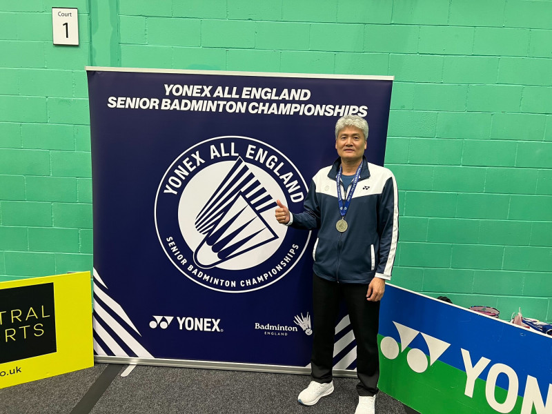 台東大學系主任周財勝出征全英壯年羽球賽 獲60歲組雙打亞軍
