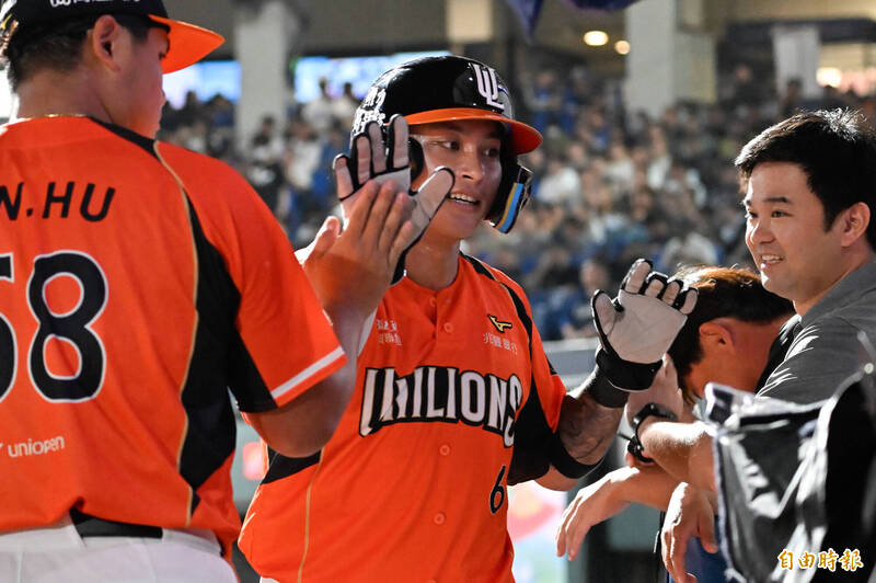 中職》李丞齡重回球隊後首獲單場MVP 林岳平難掩「喜餅」笑容