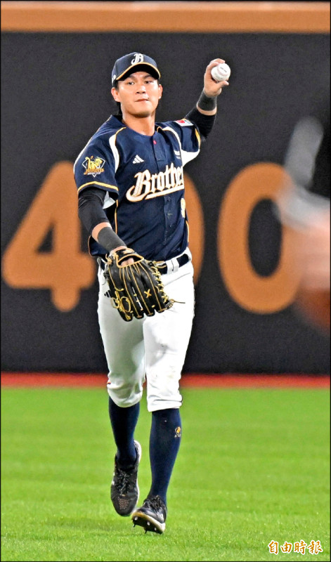 岳政華攻守相挺 勝騎士頑強吃6局