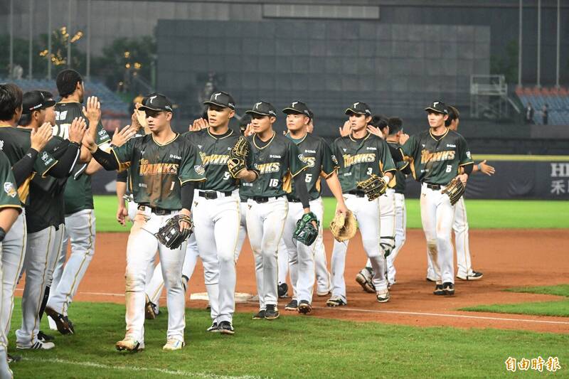 中職》台鋼暫居龍頭有兇猛打線 「一到七棒都能轟！」