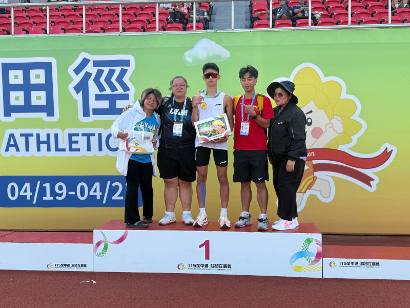 「騎車跨越金門大橋」參加練跑的男孩林于辛  全中運為金門隊拿下第一金