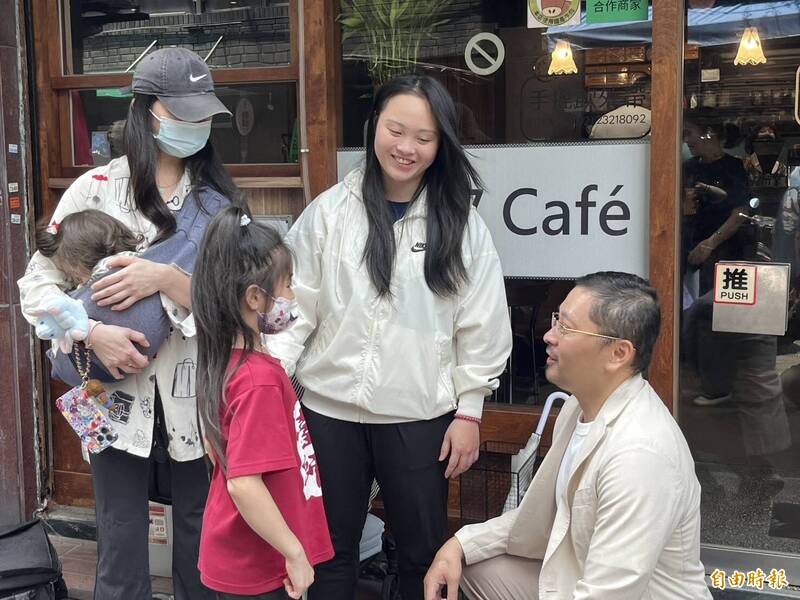 體操》孩子遭打巴掌、罰倒立？家長出面為奧運銅牌教練翁士航喊冤