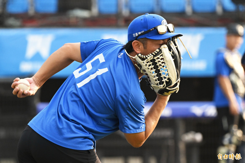 《漏網鏡頭》你相信光嗎？ 左右開弓陪球員練球 後藤光尊用這招讓全場笑了