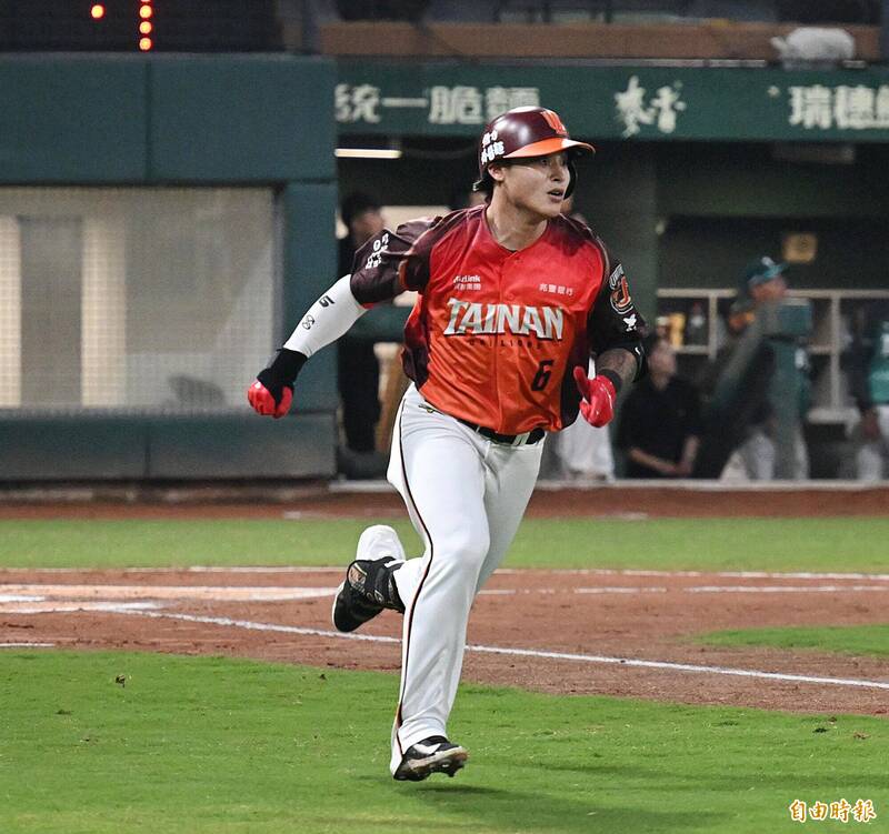 中職》李丞齡睽違1099天再次開轟 繞壘有不同的感覺
