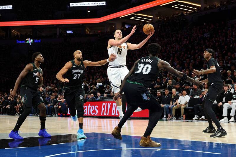 NBA季後賽》奇兵多桑姆轟新高43分灰狼聽牌 金塊MVP約基奇失控遭趕出場