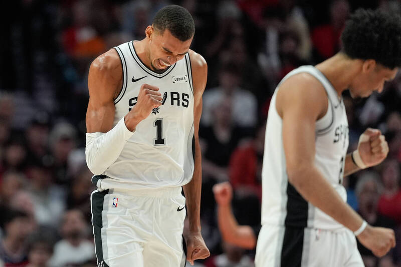 NBA季後賽》溫班亞瑪復出27分、7火鍋狂數據 馬刺大逆轉拓荒者聽牌