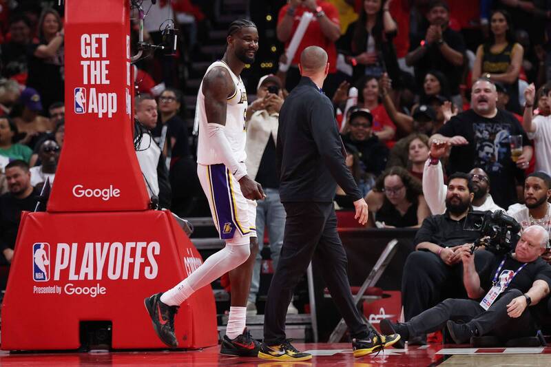 NBA季後賽》湖人力拚聽牌艾頓卻遭趕出場 杜蘭特起身揮手說再見（影音）